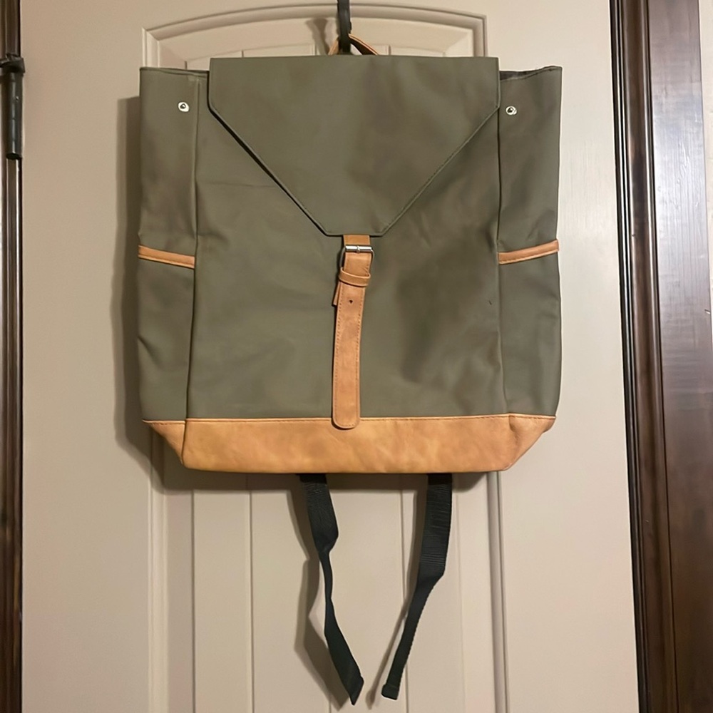 DSW backpack -olive green